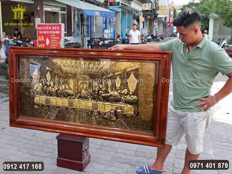 H&igrave;nh ảnh nh&igrave;n nghi&ecirc;ng của bức tranh
